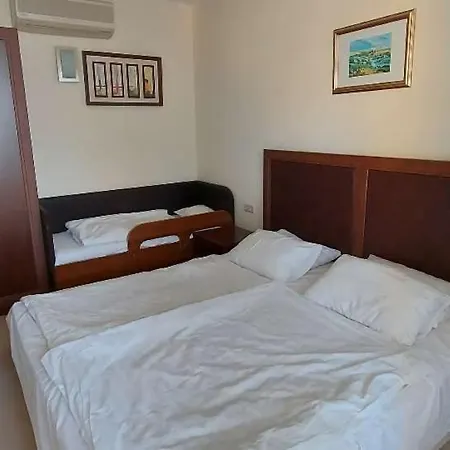 Apartment Sunset C8-10 *